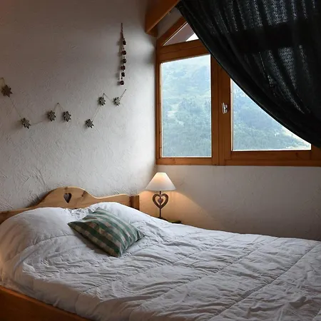 Appartement Duplex 5 Pieces Avec Mezzanine, Parking Et Proche Des Pistes A Meribel - Fr-1-180-635